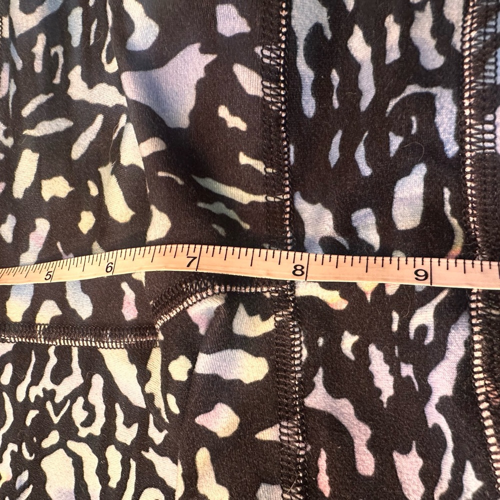 Women's FLEO workout shorts.
Size Small - Picture 6 of 11
